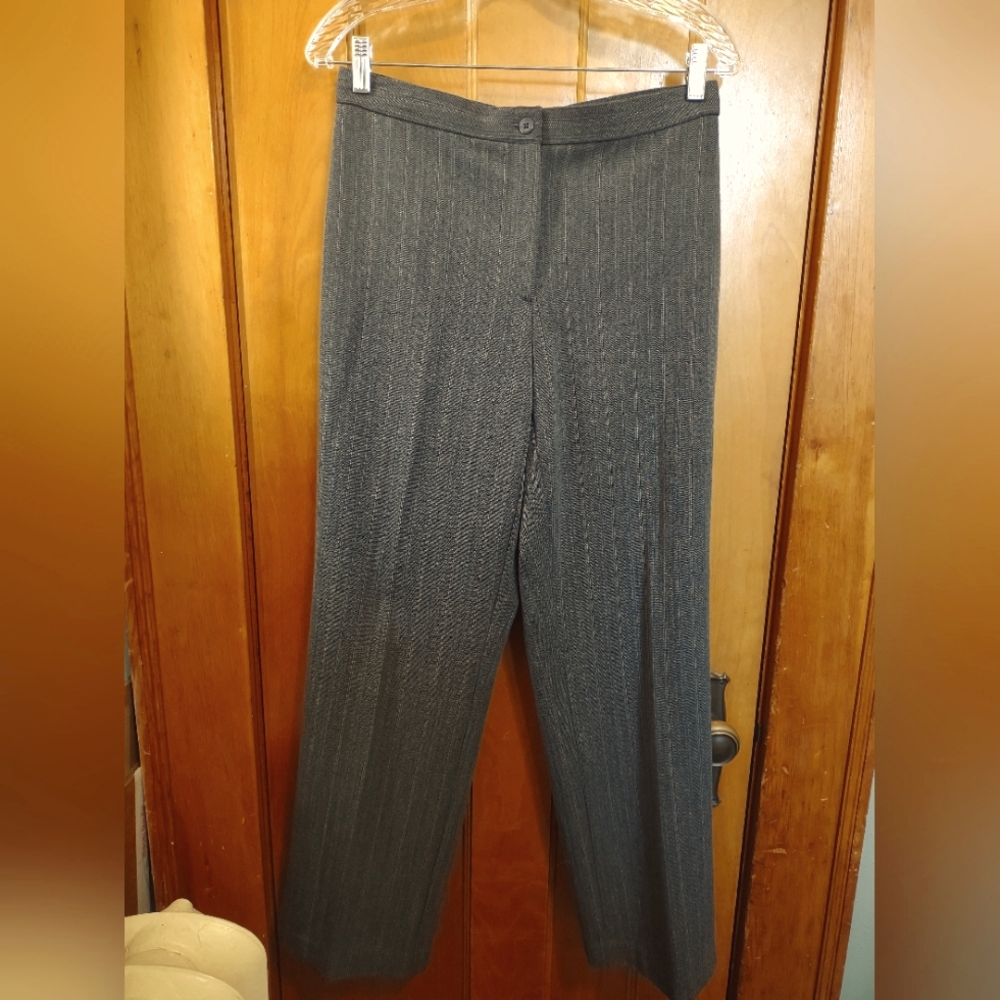 Briggs New York women's dress pants Size 8 charcoal pinstriped